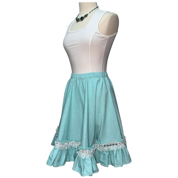 Voluminous aqua skirt - Picture 3 of 6